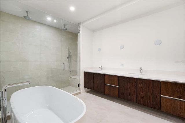 111 GOLDEN GATE POINT 403, Sarasota, FL 34236