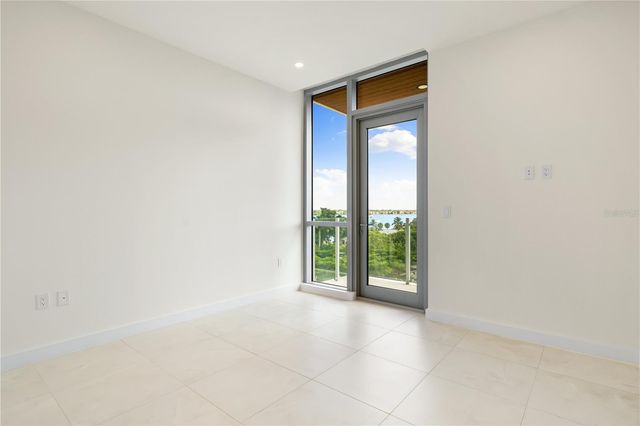 111 GOLDEN GATE POINT 403, Sarasota, FL 34236