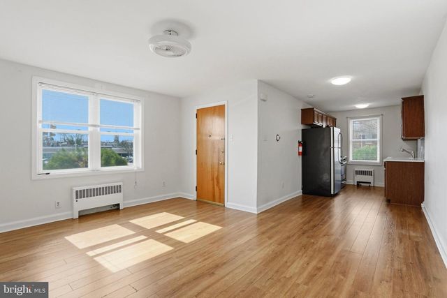 1 TRENT RD, Wynnewood, PA 19096