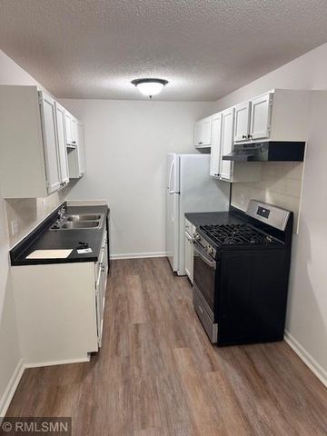 1651 City View Drive 7, Eagan, MN 55121