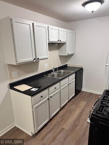 1651 City View Drive 7, Eagan, MN 55121