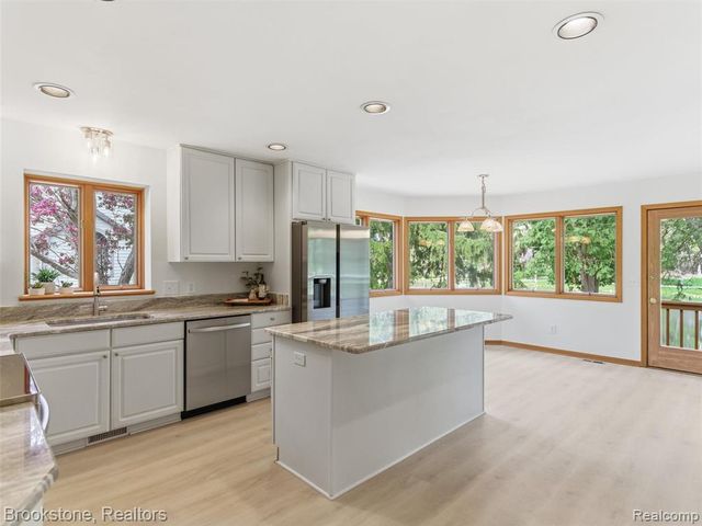 6512 White Lake Road, Clarkston, MI 48346