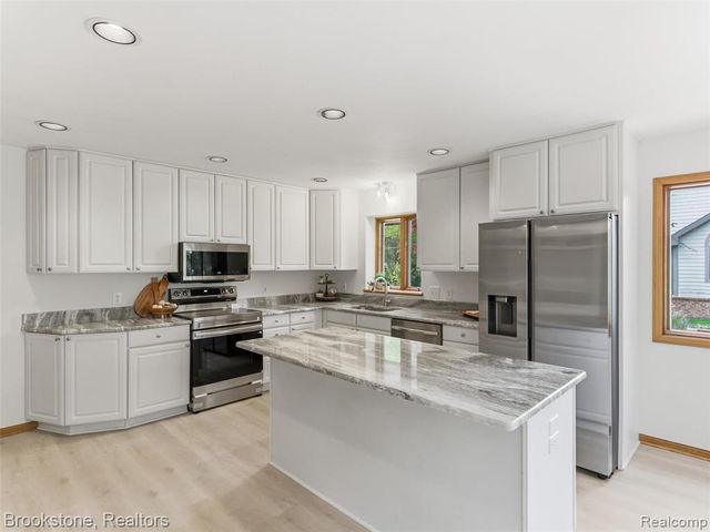 6512 White Lake Road, Clarkston, MI 48346