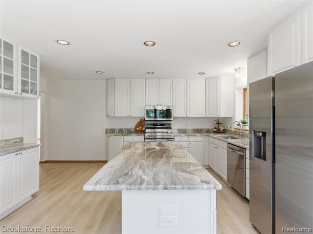 6512 White Lake Road, Clarkston, MI 48346
