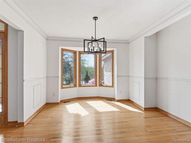 6512 White Lake Road, Clarkston, MI 48346
