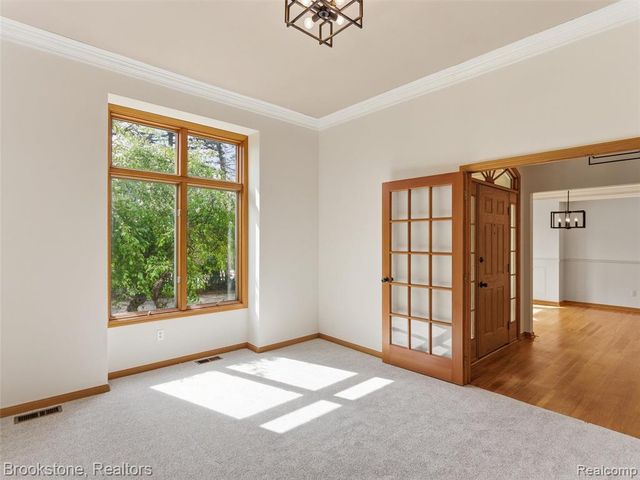 6512 White Lake Road, Clarkston, MI 48346