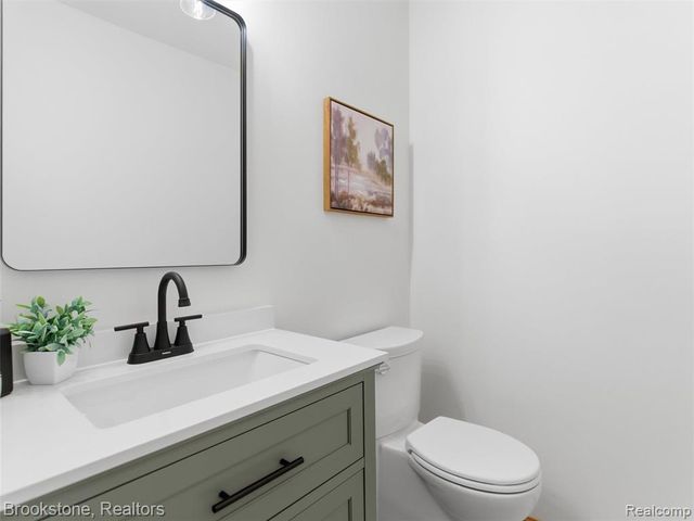 6512 White Lake Road, Clarkston, MI 48346