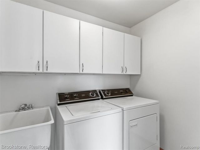 6512 White Lake Road, Clarkston, MI 48346