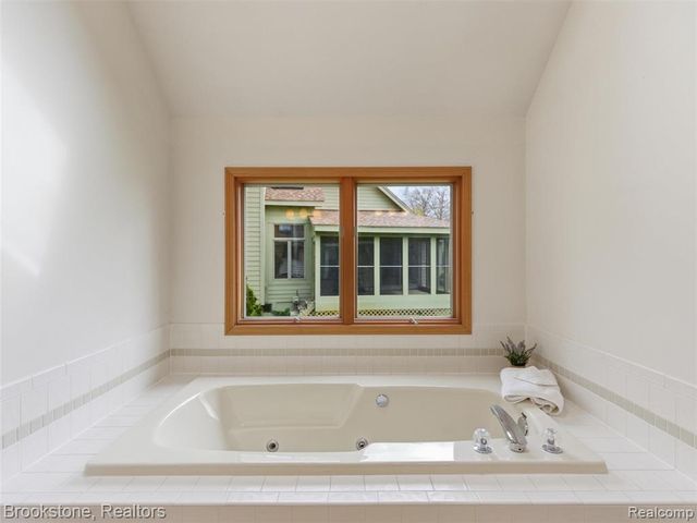 6512 White Lake Road, Clarkston, MI 48346