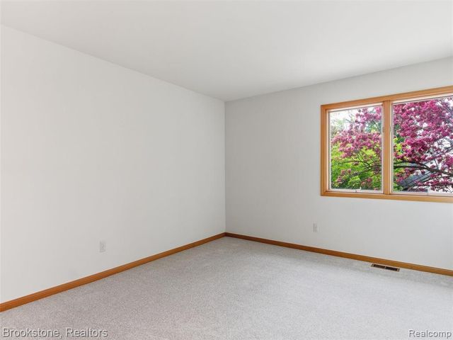 6512 White Lake Road, Clarkston, MI 48346