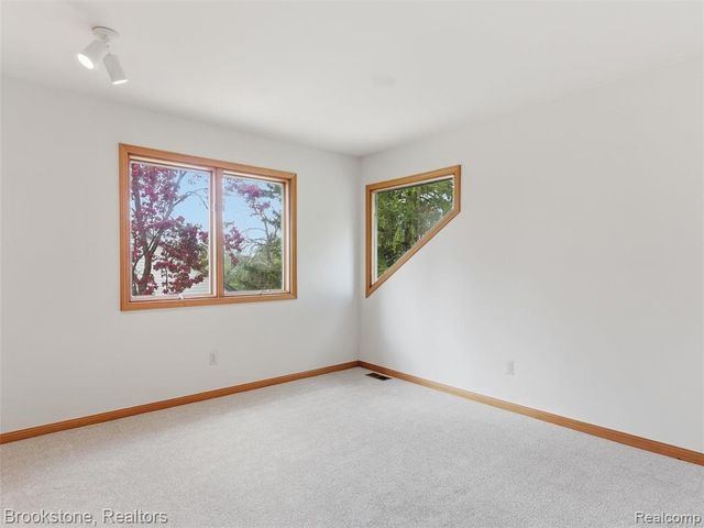6512 White Lake Road, Clarkston, MI 48346