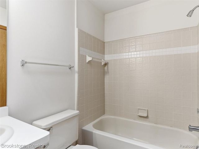 6512 White Lake Road, Clarkston, MI 48346