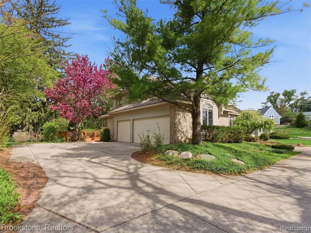 6512 White Lake Road, Clarkston, MI 48346