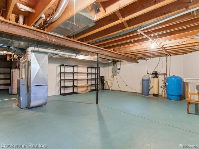 6512 White Lake Road, Clarkston, MI 48346