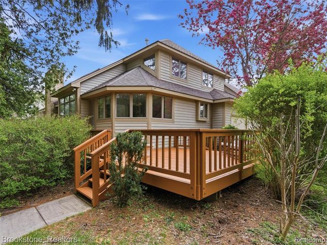 6512 White Lake Road, Clarkston, MI 48346