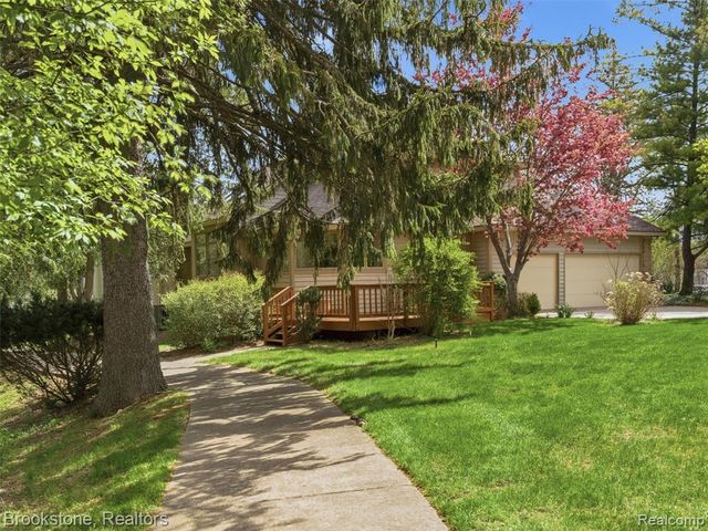 6512 White Lake Road, Clarkston, MI 48346