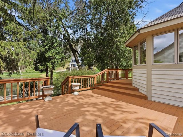 6512 White Lake Road, Clarkston, MI 48346