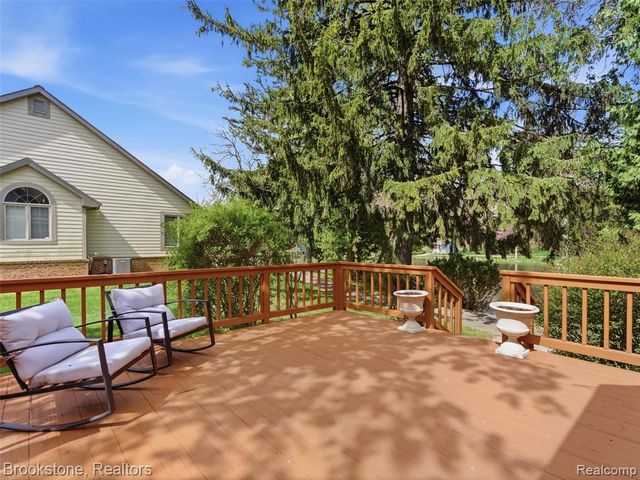 6512 White Lake Road, Clarkston, MI 48346