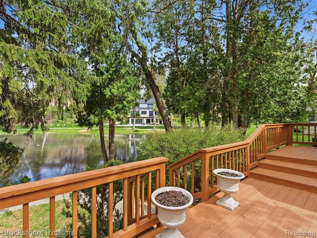 6512 White Lake Road, Clarkston, MI 48346