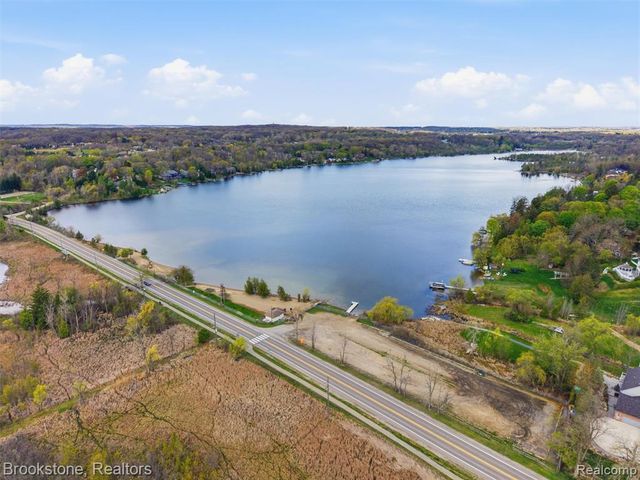 6512 White Lake Road, Clarkston, MI 48346