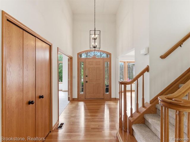 6512 White Lake Road, Clarkston, MI 48346