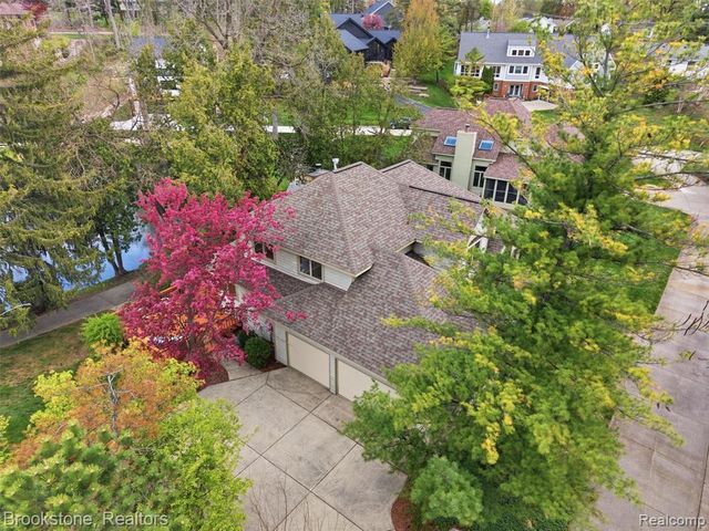 6512 White Lake Road, Clarkston, MI 48346