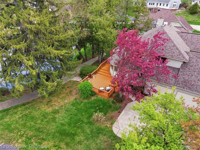 6512 White Lake Road, Clarkston, MI 48346