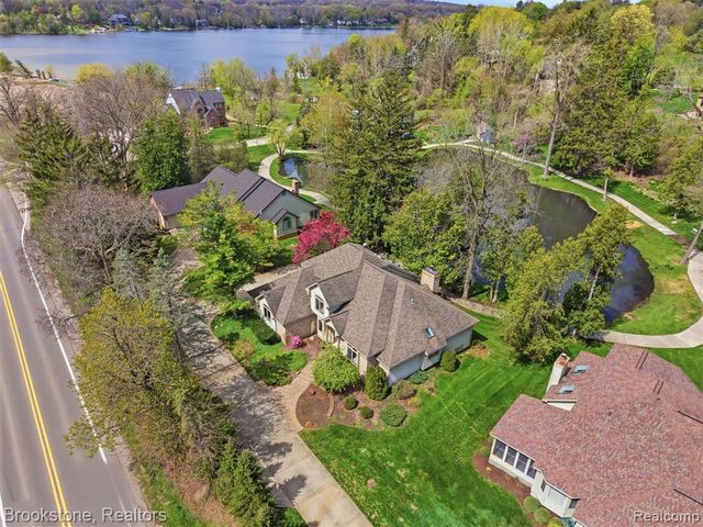 6512 White Lake Road, Clarkston, MI 48346