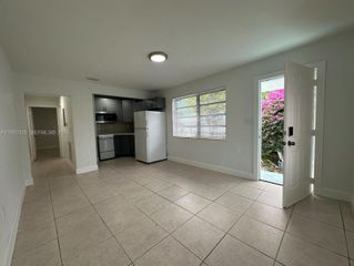 2550 SW 9th St A, Miami, FL 33135