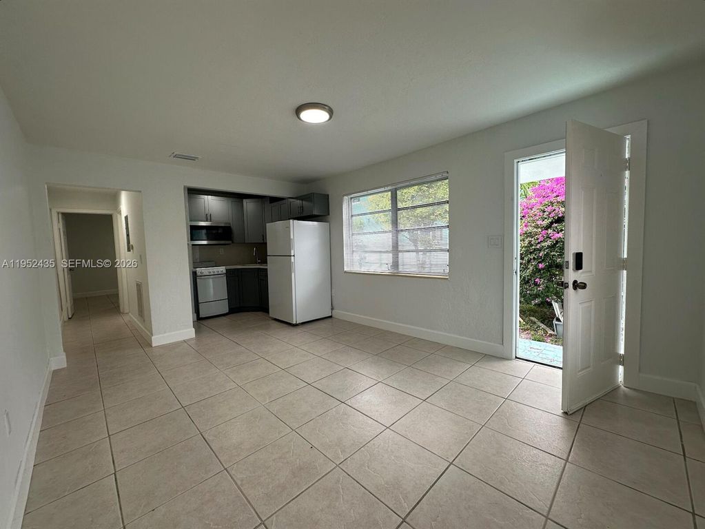 2550 SW 9th St A, Miami, FL 33135