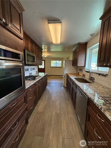 11810 19th Avenue SW, Burien, WA 98146