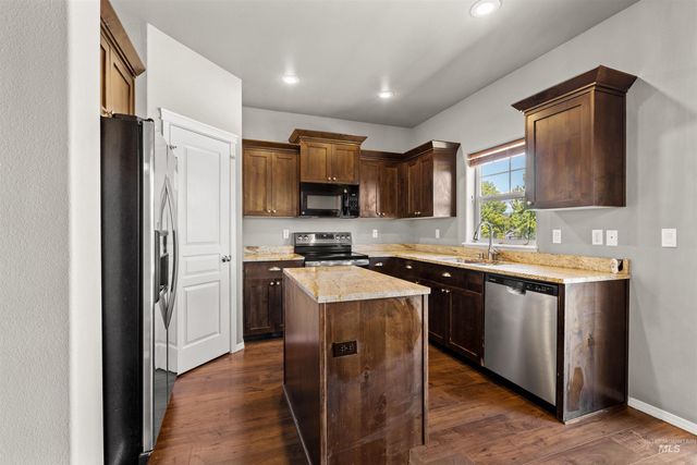 566 Pine Island Lane, Boise, ID 83709