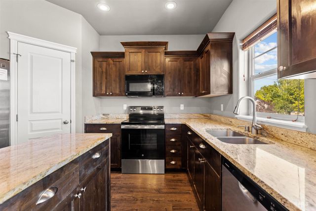 566 Pine Island Lane, Boise, ID 83709
