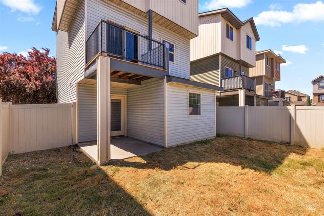 566 Pine Island Lane, Boise, ID 83709