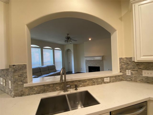 3526 Pine Valley Drive, Pearland, TX 77581