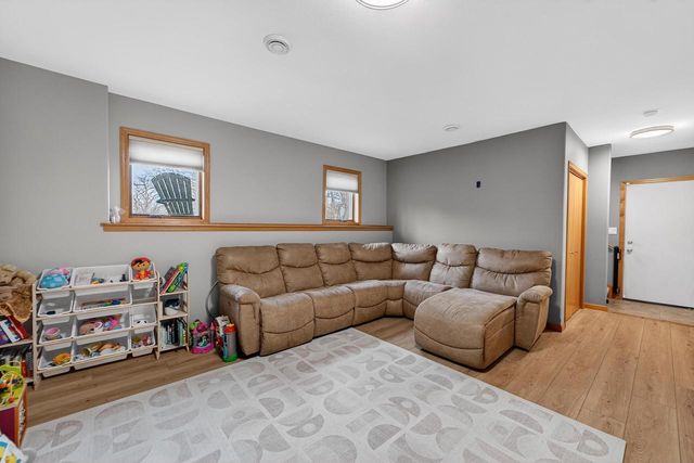 2000 Buckingham Road, Stoughton, WI 53589