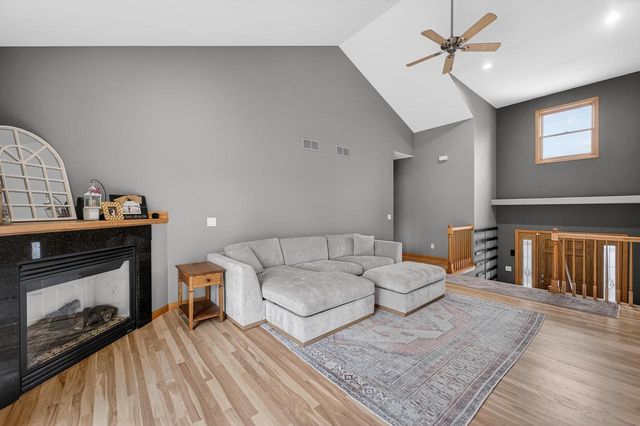 2000 Buckingham Road, Stoughton, WI 53589