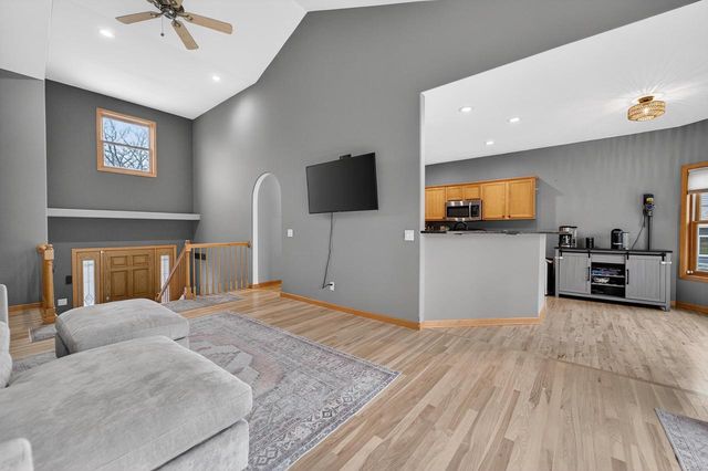 2000 Buckingham Road, Stoughton, WI 53589