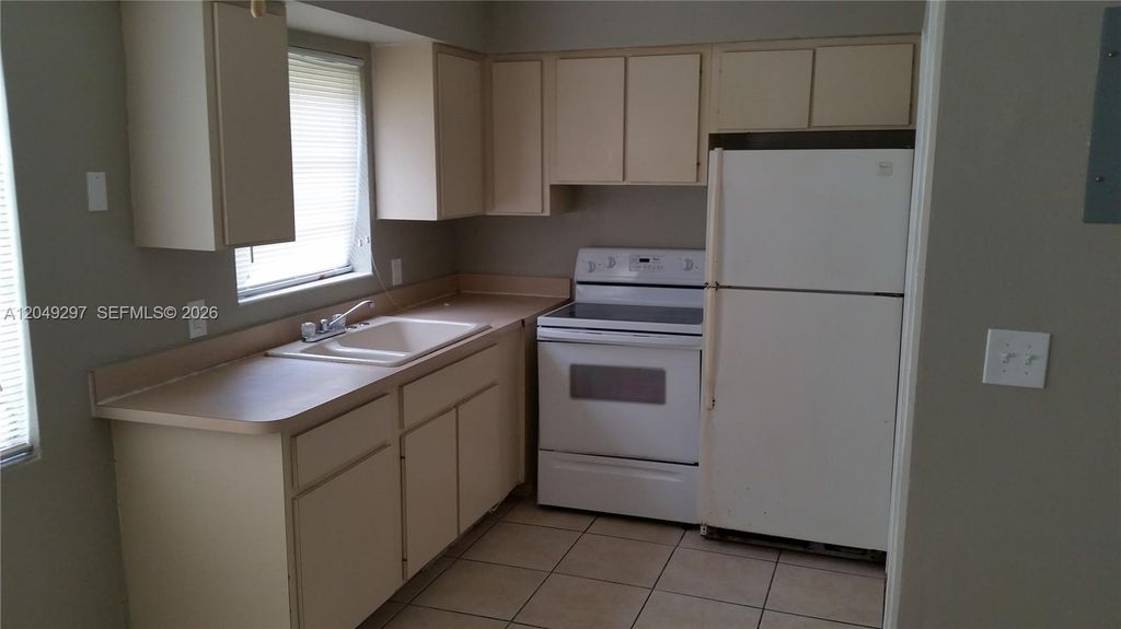 5900 NW 16th Place 2, Sunrise, FL 33313