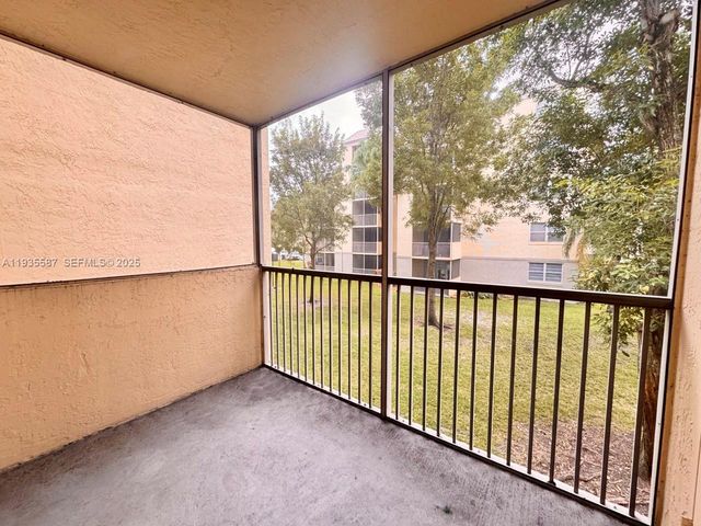8245 Lake Dr 207, Doral, FL 33166