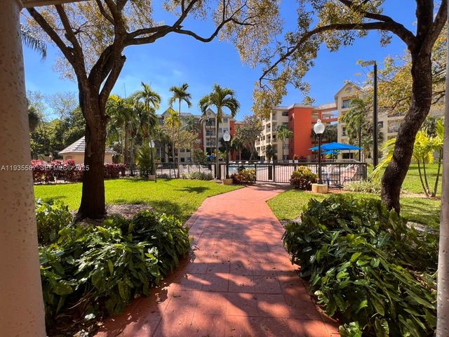 8245 Lake Dr 207, Doral, FL 33166