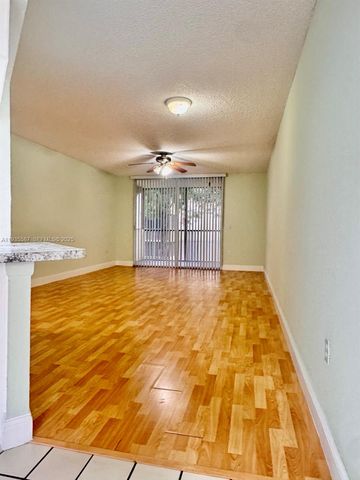 8245 Lake Dr 207, Doral, FL 33166