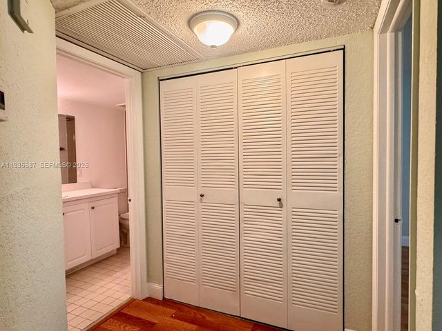 8245 Lake Dr 207, Doral, FL 33166