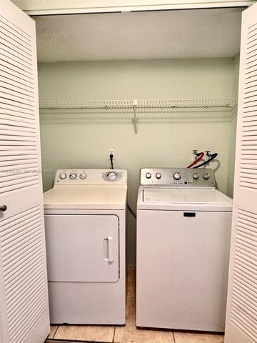 8245 Lake Dr 207, Doral, FL 33166