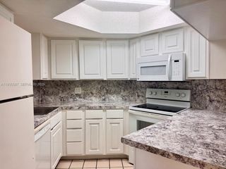 8245 Lake Dr 207, Doral, FL 33166