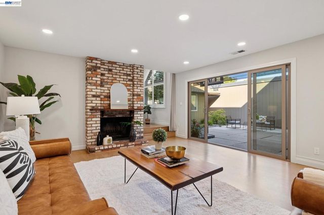 3547 Magnolia Dr, Alameda, CA 94502