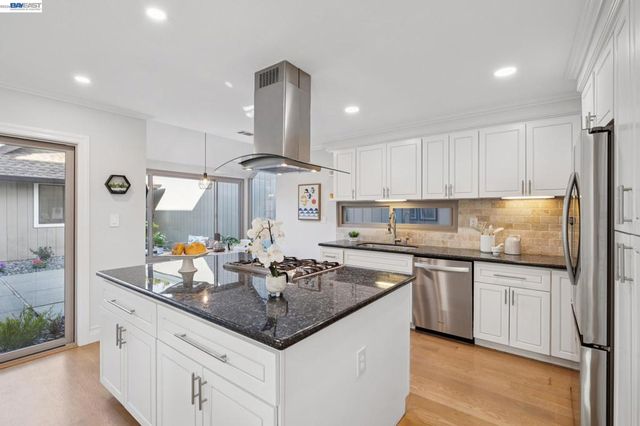 3547 Magnolia Dr, Alameda, CA 94502