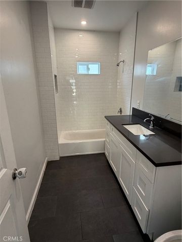 6915 Bonsallo, Los Angeles, CA 90044