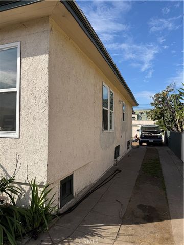 6915 Bonsallo, Los Angeles, CA 90044