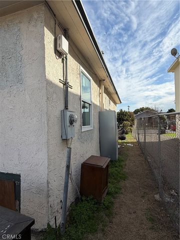 6915 Bonsallo, Los Angeles, CA 90044